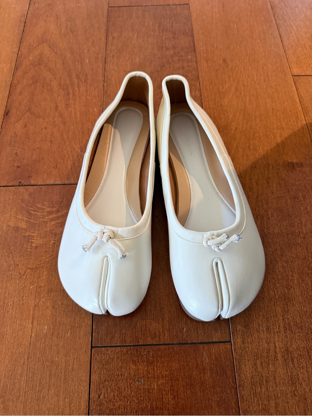 Women's Split-Toe Ballet Flats in White sz 7